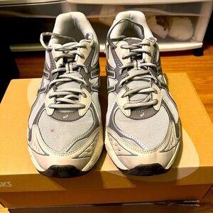 ASICS gel size 10.5 color grey